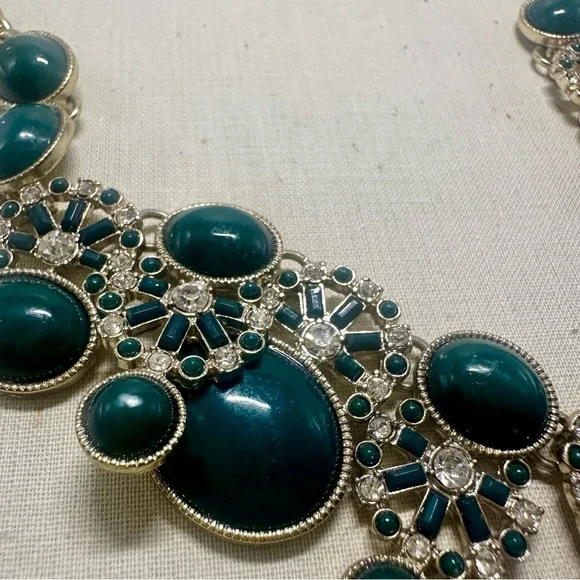 Banana Republic Emerald Cabochon and Crystal Statement Fashion Necklace - Picture 7 of 7